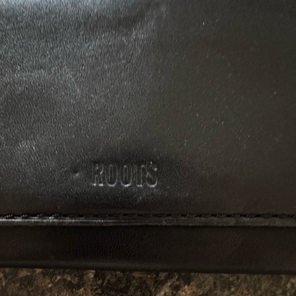 Roots Genuine Leather Long Wallet Made in Canada - Picture 3 of 10